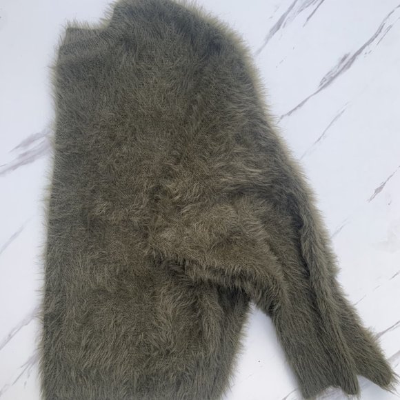 Fuzzy green sweater - Picture 5 of 6